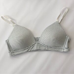 Maidenform 34A womens Gray and White Striped Sport Bra. Adjustable Straps.